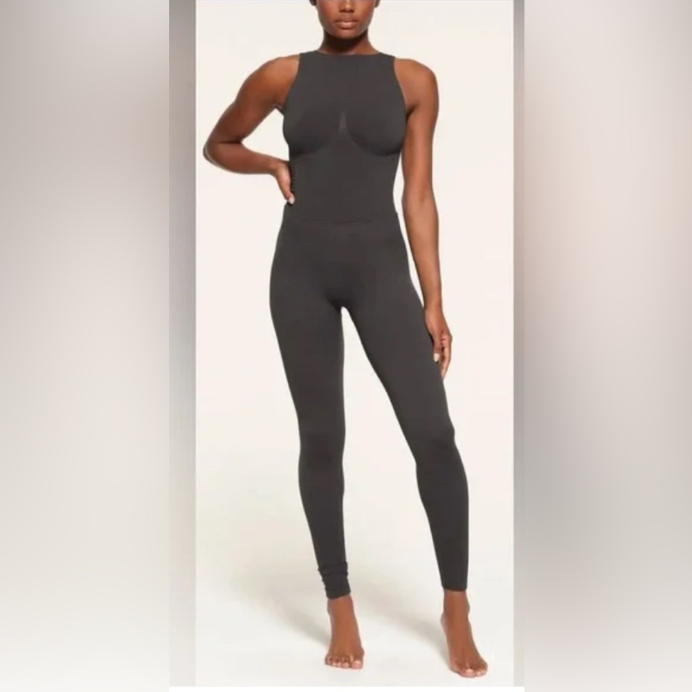 Skims recycled nylon contour lounge onesie xxs/xs